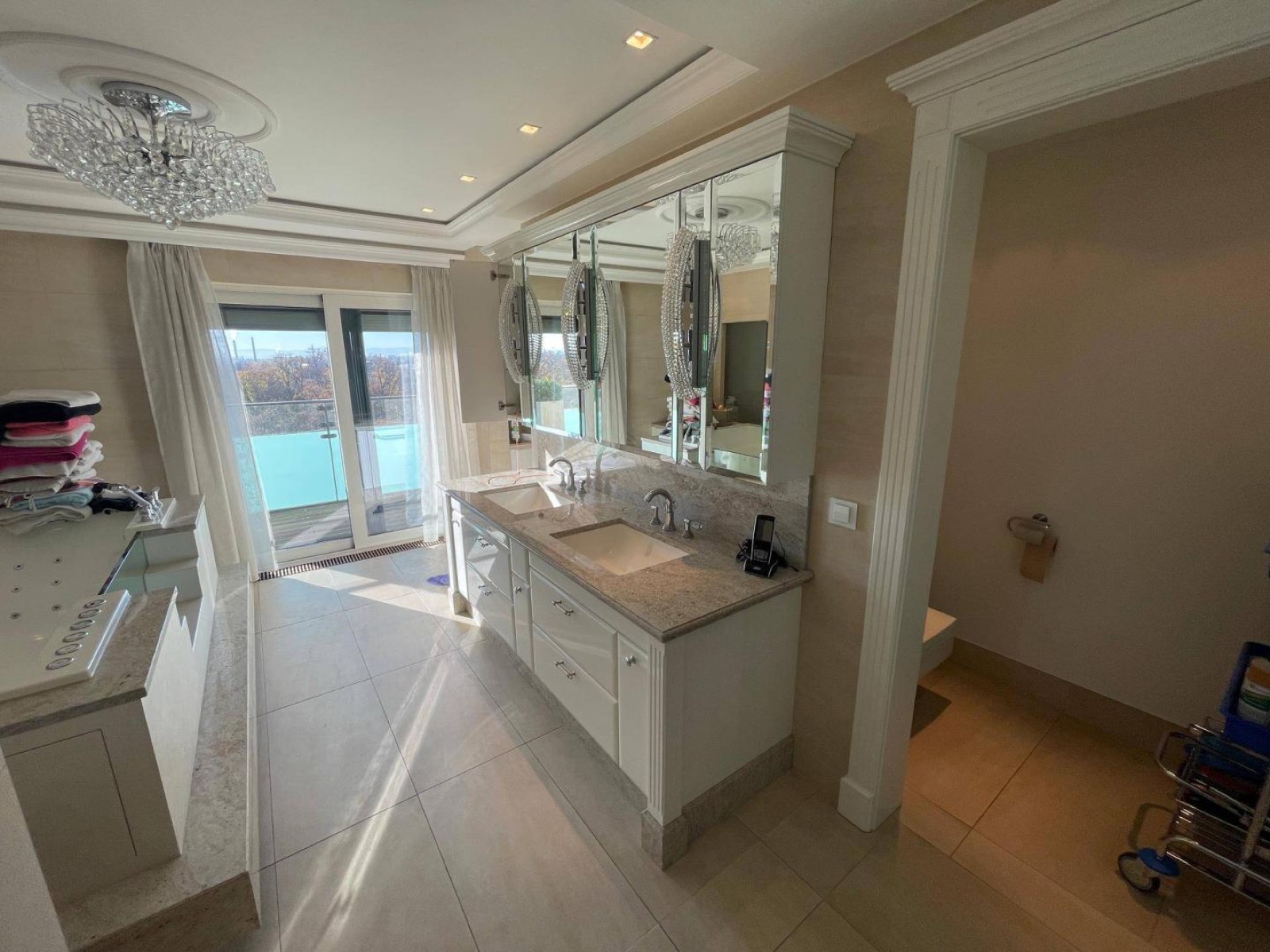 Penthouse der Extraklasse in Graz: 360° Schlossbergblick, private Wellness-Oase und absolute Diskretion
