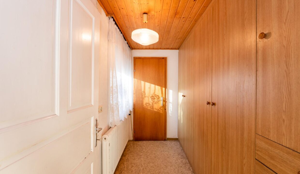 Flur mit Einbauschrank