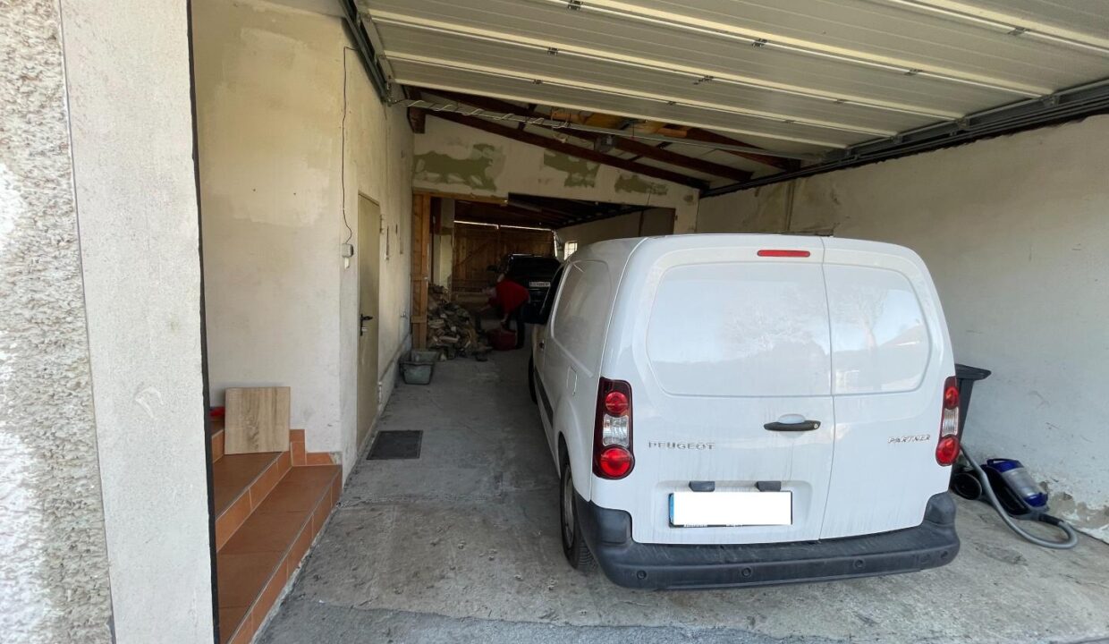 Große Garage
