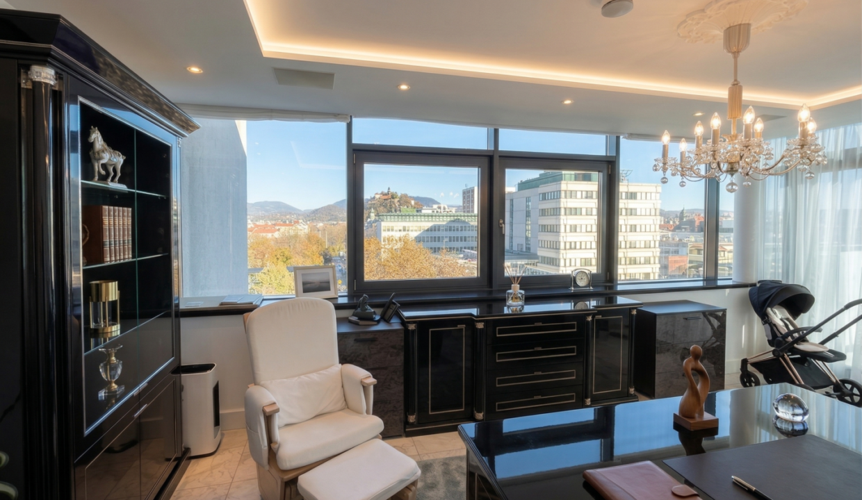 Büro mit Schlossbergblick