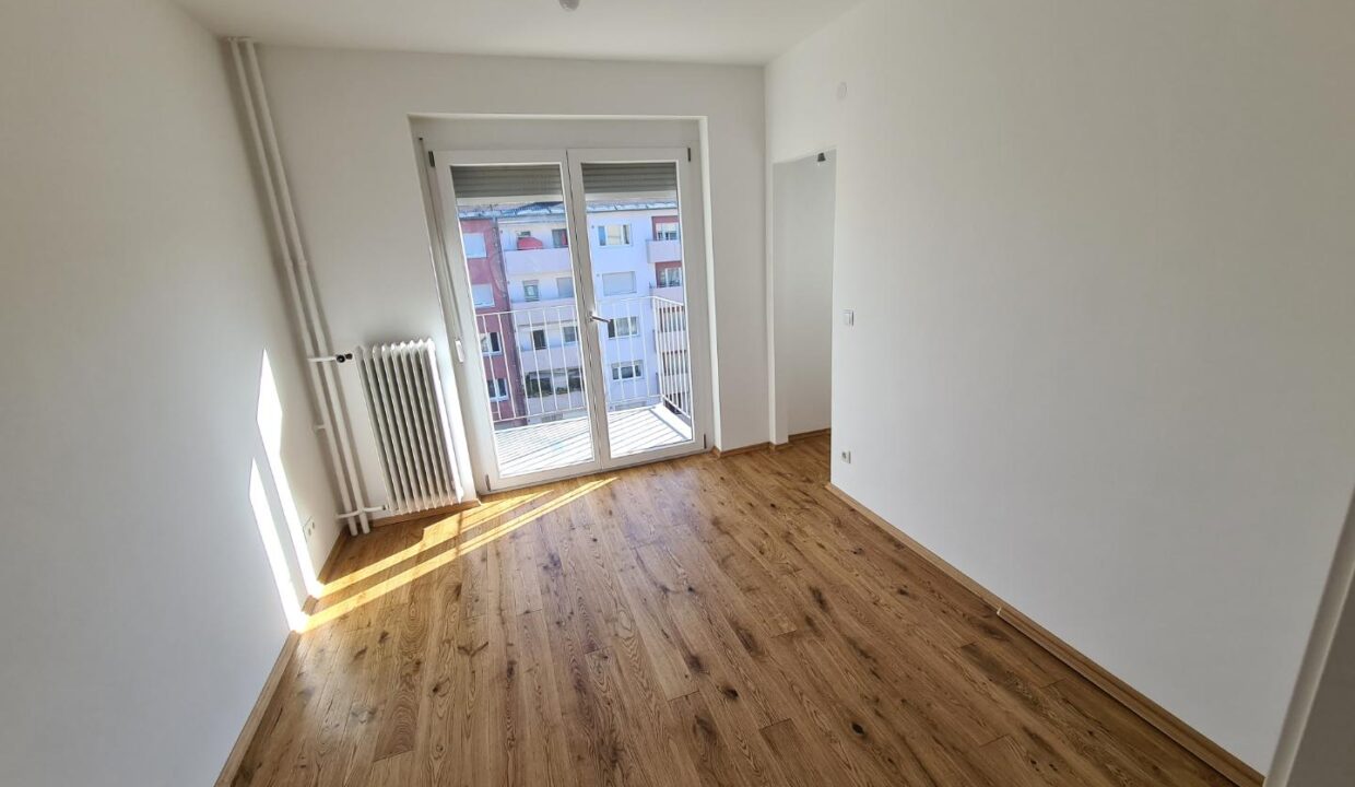 Zimmer mit Balkon